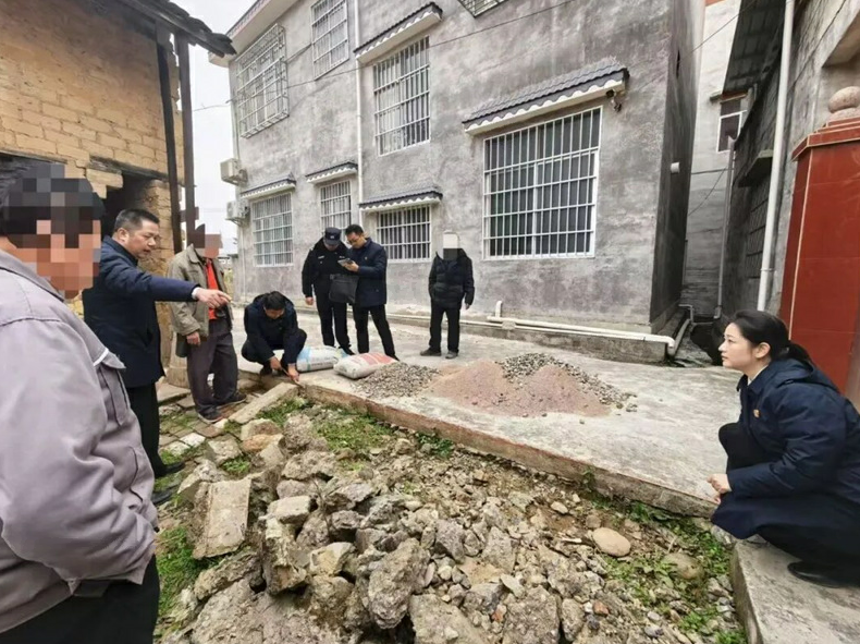 “让他三尺”融法理 “松枫”拂面化民忧 “让他三尺”融法理 “松枫”拂面化民忧