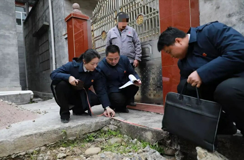 “让他三尺”融法理 “松枫”拂面化民忧 “让他三尺”融法理 “松枫”拂面化民忧